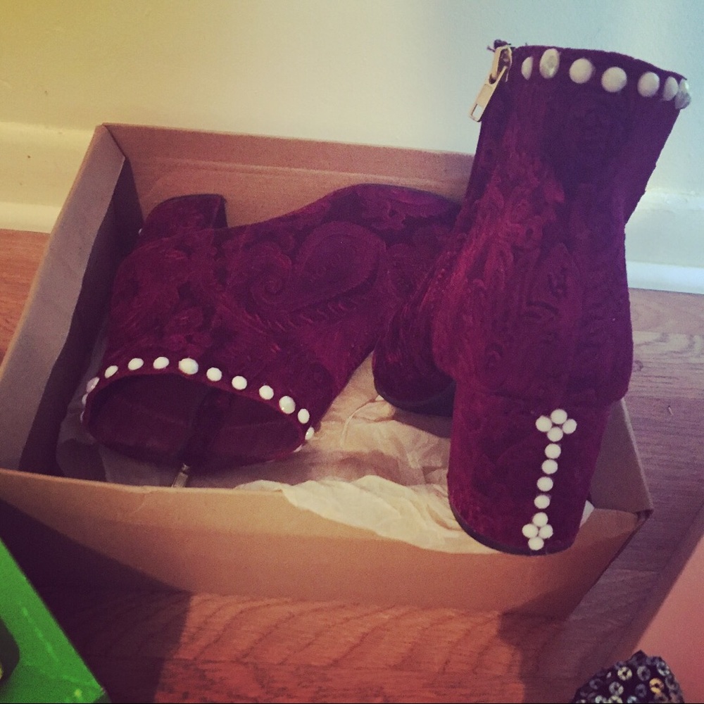 Booties cranberry pearl